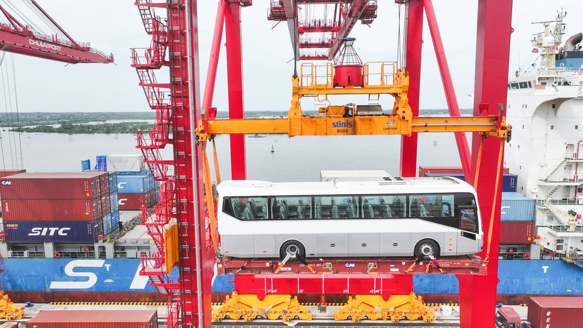 THACO premium coach buses